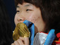 Чжоу Ян с золотой медалью Олимпиады-2010. Фото (c)AFP